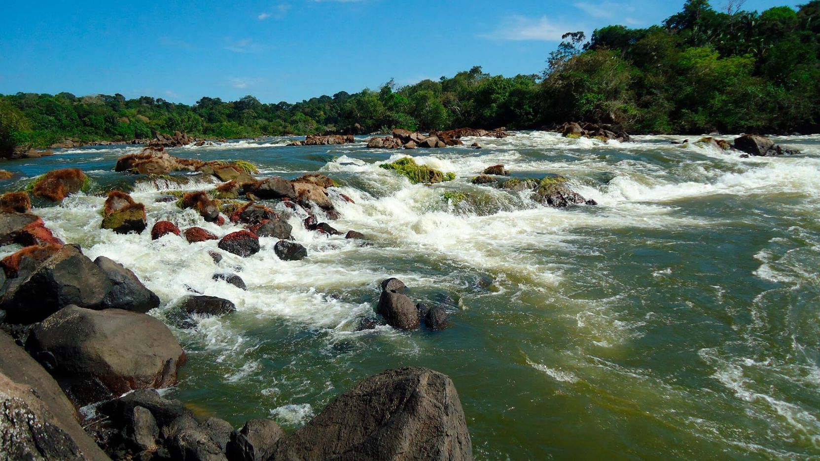 Rapids running between boulders on the Roosevelt
